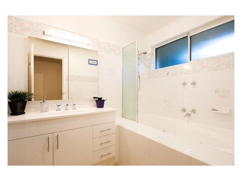 18 Nulgarrah Crescent, Greensborough VIC 3088
