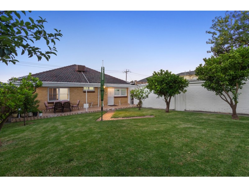 11 Eram Road, Box Hill North VIC 3129