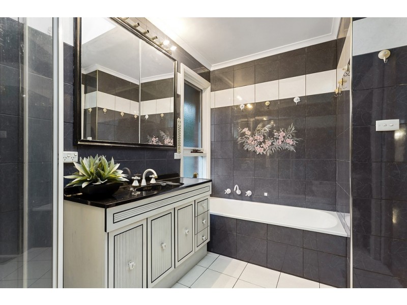 2 Raven Street, Doncaster East VIC 3109