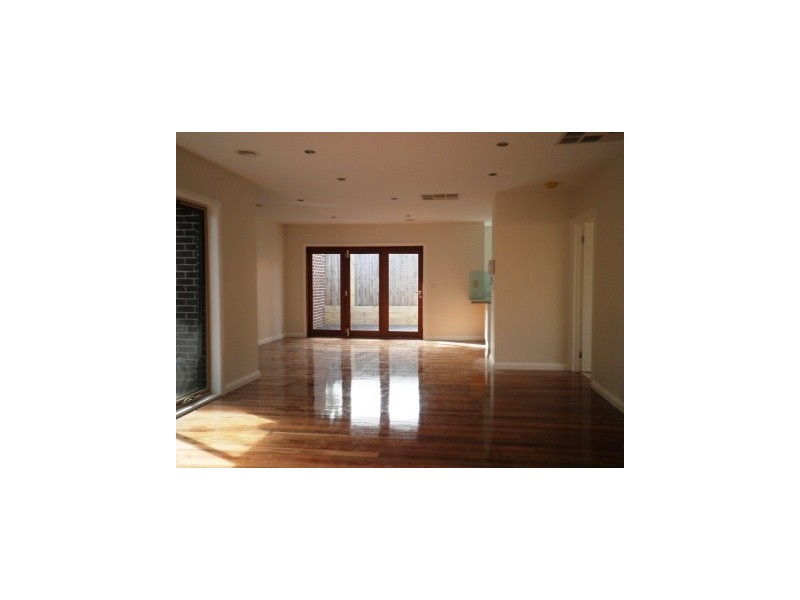 2/10 IVY STREET, Burwood VIC 3125