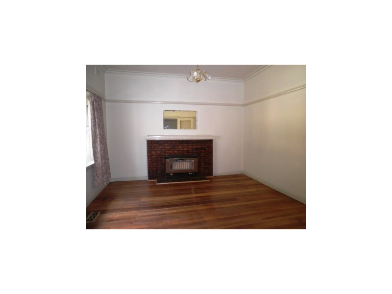 8 Malabar Street, Blackburn VIC 3130