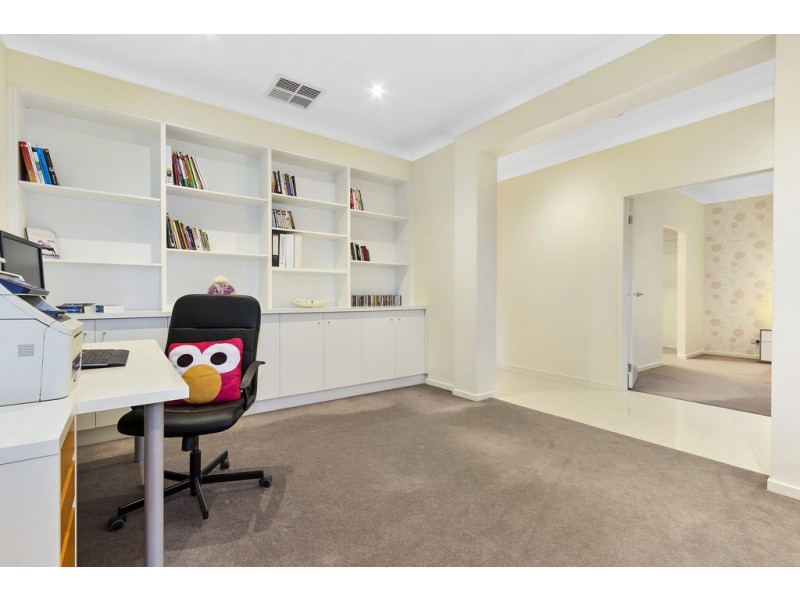 10 Cedarwood Crescent, Berwick VIC 3806