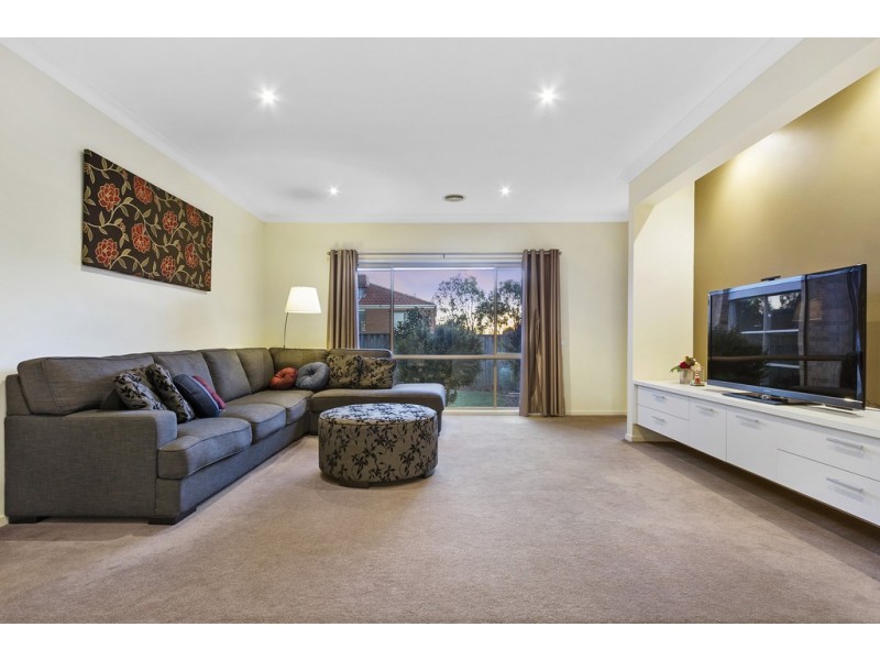10 Cedarwood Crescent, Berwick VIC 3806