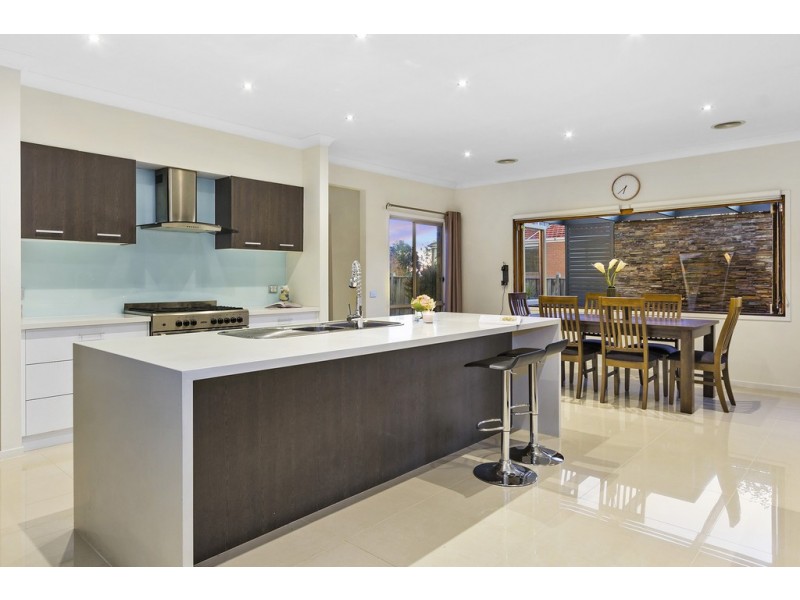 10 Cedarwood Crescent, Berwick VIC 3806