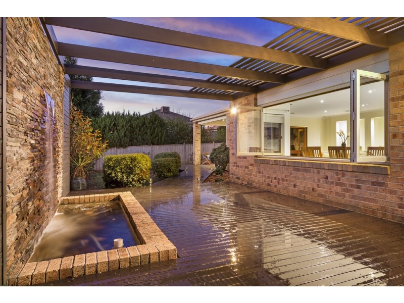 10 Cedarwood Crescent, Berwick VIC 3806