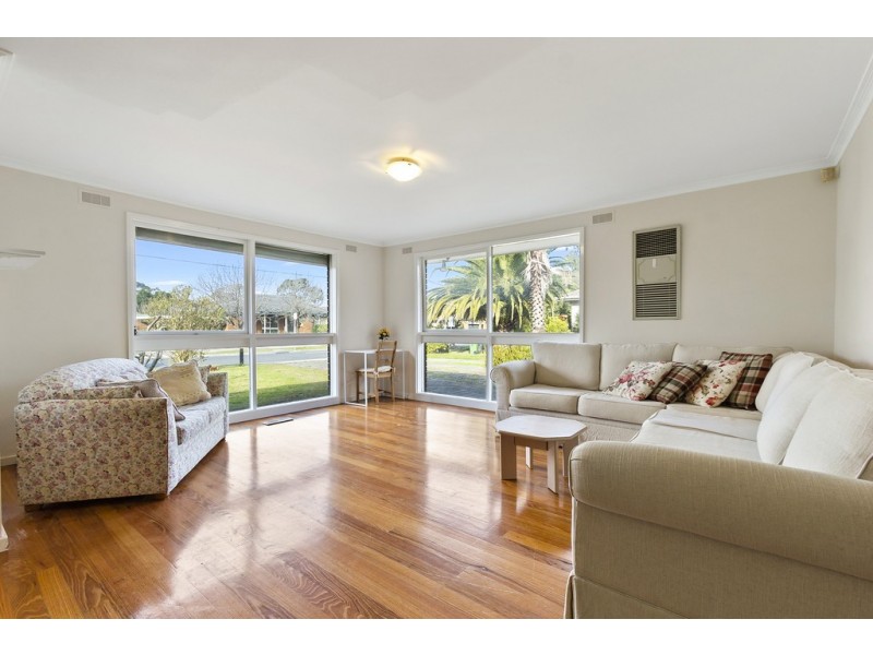 28 Greenaway Drive, Ferntree Gully VIC 3156