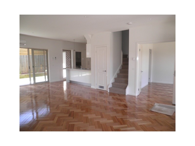 16 Elizabeth St, Box Hill North VIC 3129