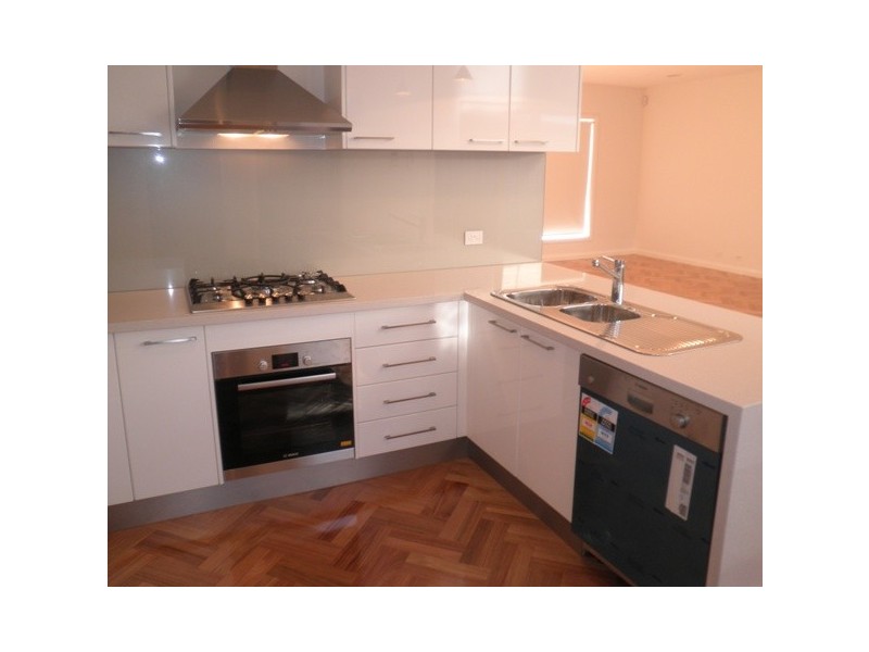 16 Elizabeth St, Box Hill North VIC 3129