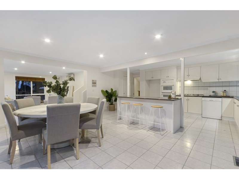 11 Harman Close, Doncaster East VIC 3109