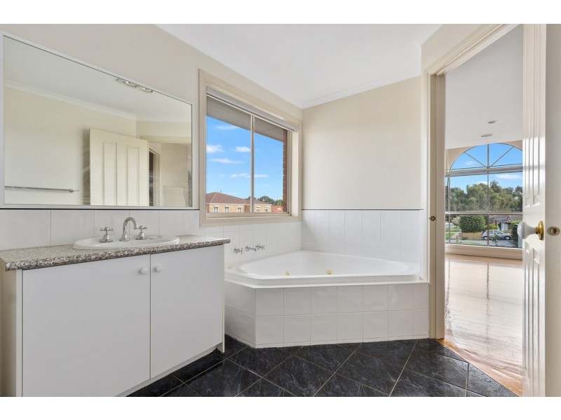 47 Fairway Drive, Rowville VIC 3178