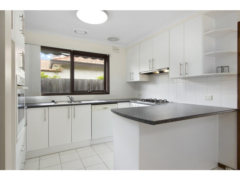 6 Cloverdale Close, Burwood East VIC 3151