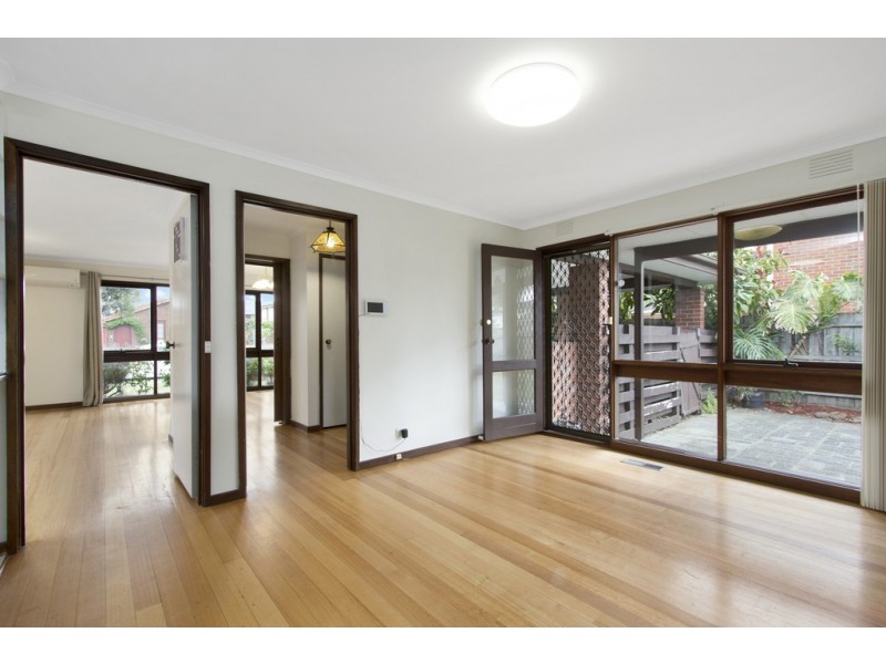 6 Cloverdale Close, Burwood East VIC 3151