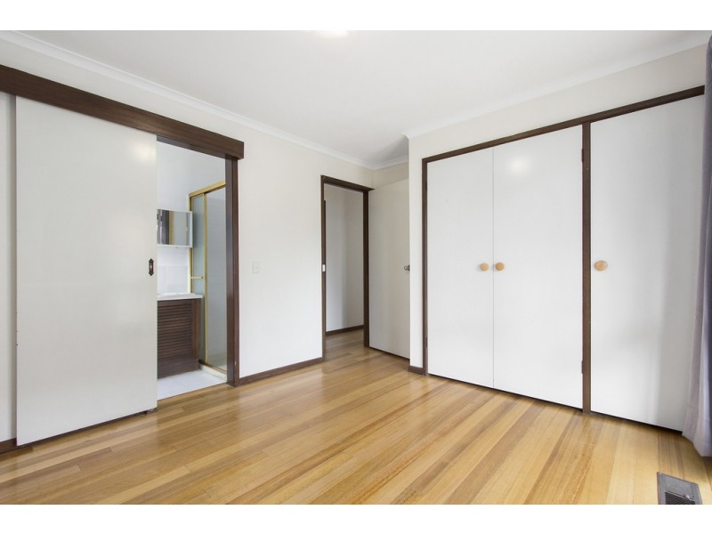 6 Cloverdale Close, Burwood East VIC 3151