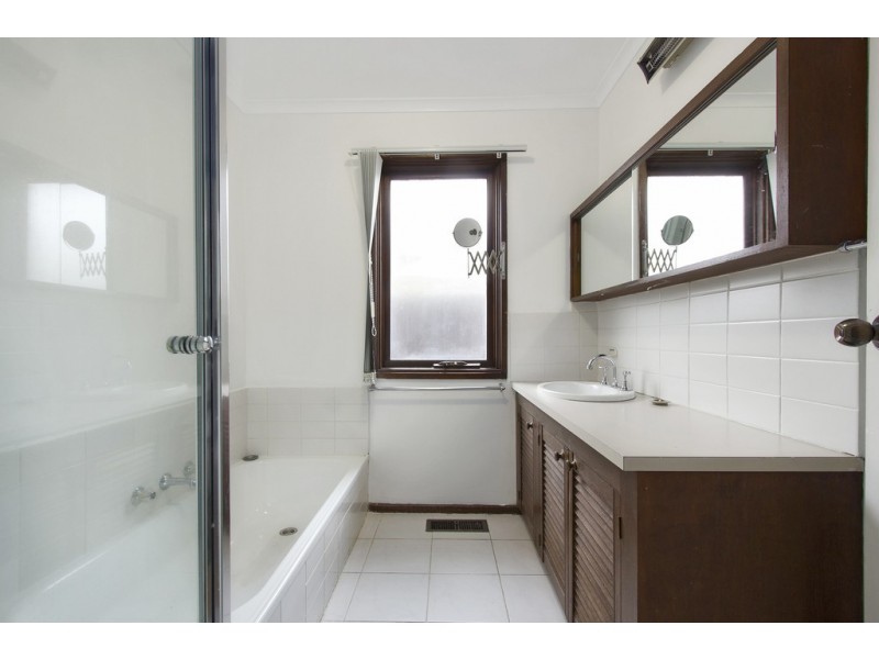 6 Cloverdale Close, Burwood East VIC 3151