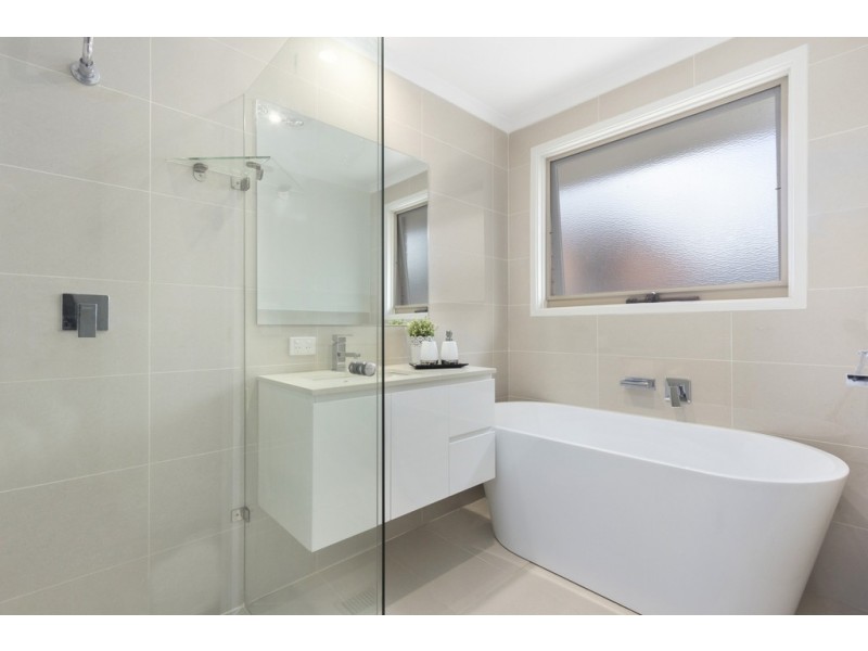 2/4 Nestor Grove, Blackburn North VIC 3130