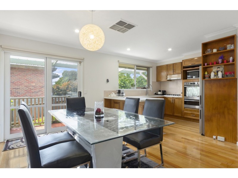 2/4 Nestor Grove, Blackburn North VIC 3130