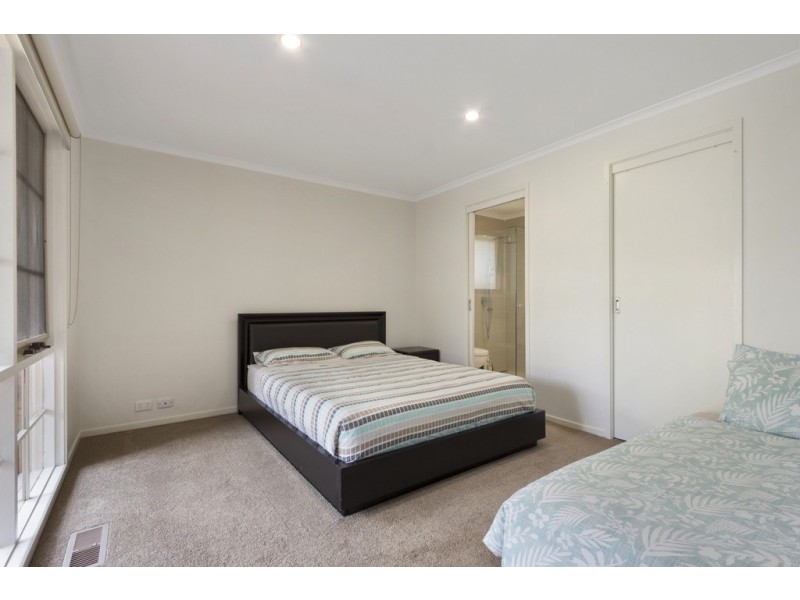 2/4 Nestor Grove, Blackburn North VIC 3130