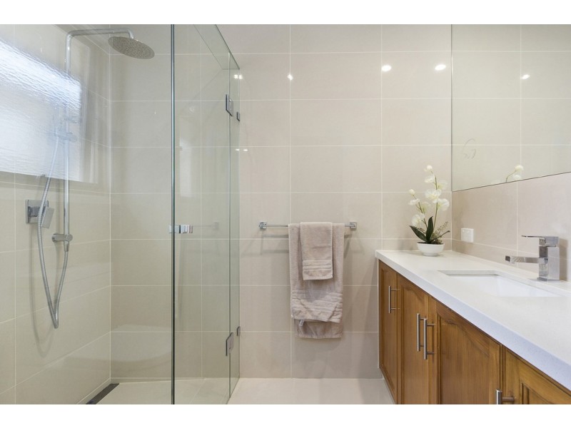 2/4 Nestor Grove, Blackburn North VIC 3130