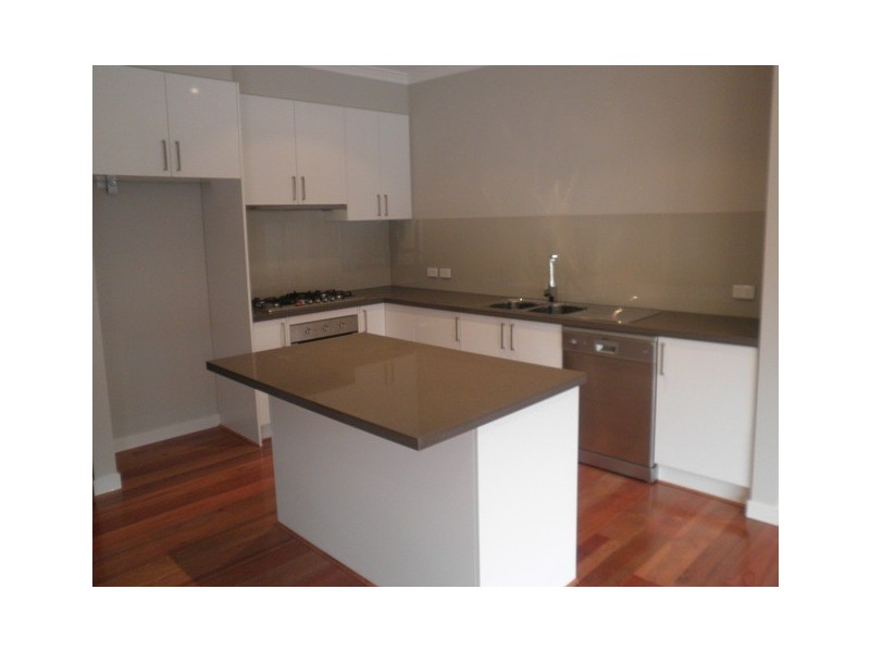 32 Lyndhurst Crescent, Box Hill North VIC 3129