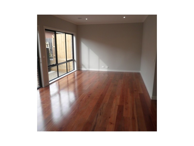 32 Lyndhurst Crescent, Box Hill North VIC 3129