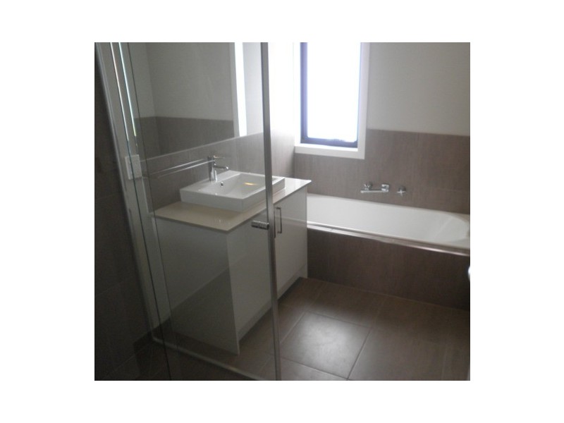 32 Lyndhurst Crescent, Box Hill North VIC 3129