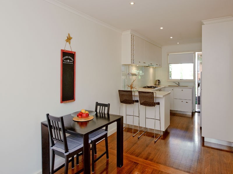 2/7 Lyndhurst Crescent, Hawthorn VIC 3122