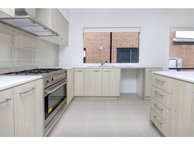 12 Roskopp Avenue, Clyde North VIC 3978