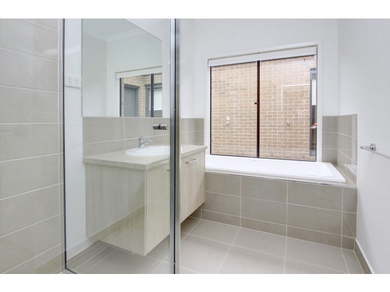 12 Roskopp Avenue, Clyde North VIC 3978