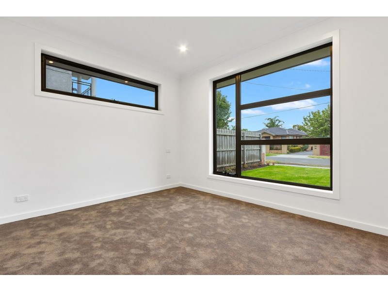 1/3 Ormond Road, Clayton VIC 3168