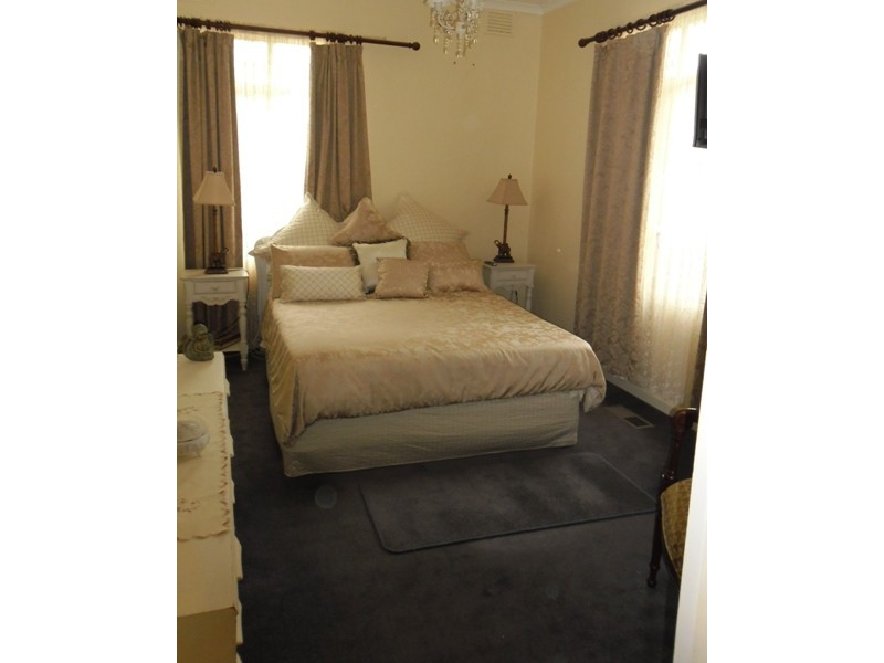 24 Hamel Street, Box Hill South VIC 3128