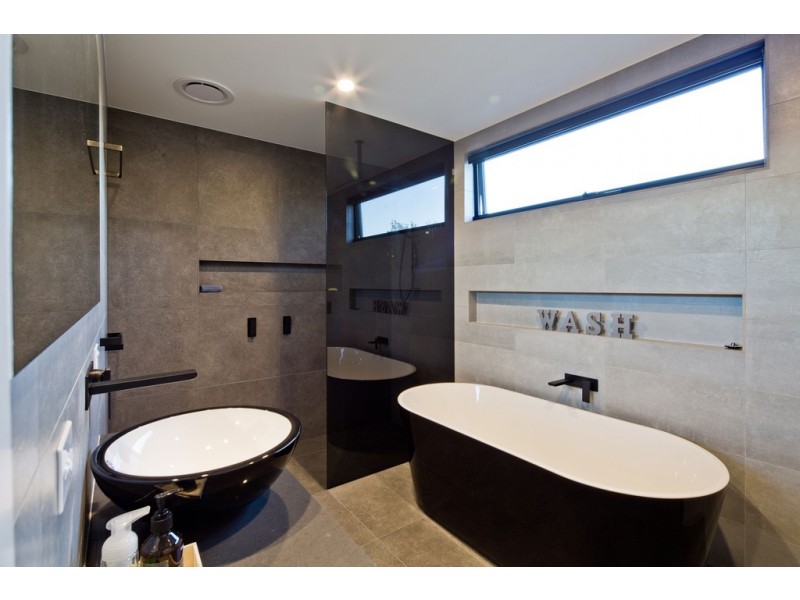 20A Lyndhurst Crescent, Box Hill North VIC 3129