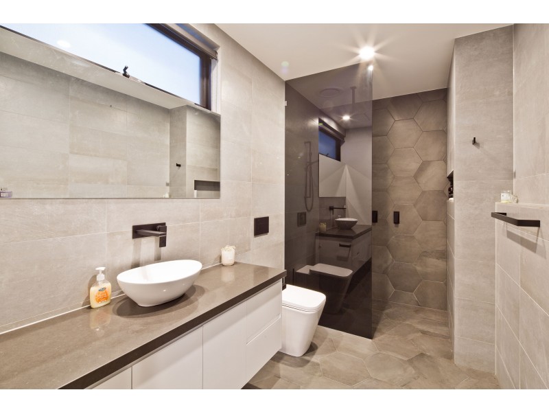 20A Lyndhurst Crescent, Box Hill North VIC 3129