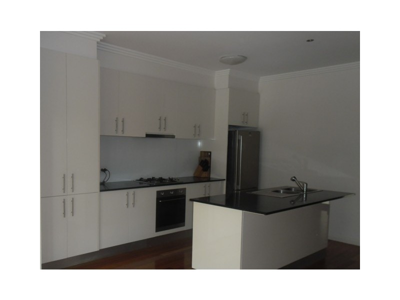 13/1 Nangnak Lane, Mont Albert VIC 3127