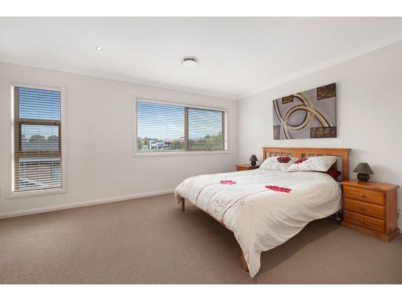 13/1 Nangnak Lane, Mont Albert VIC 3127