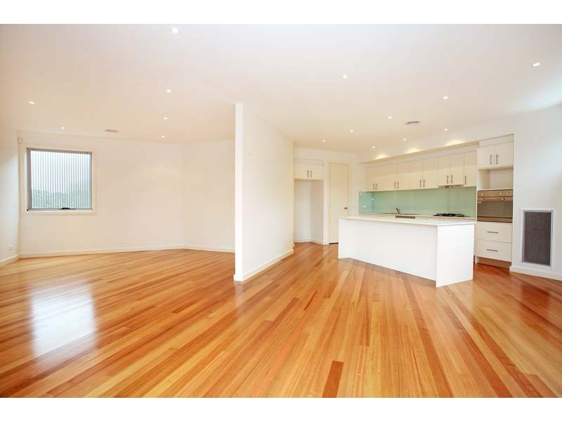 2/4 Dora Avenue, Blackburn VIC 3130