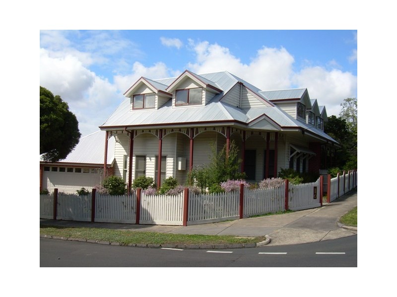 16 Warburton Road, Canterbury VIC 3126