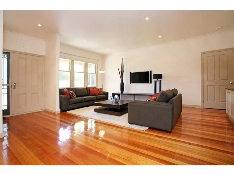 2a Edyvean Street, Surrey Hills VIC 3127