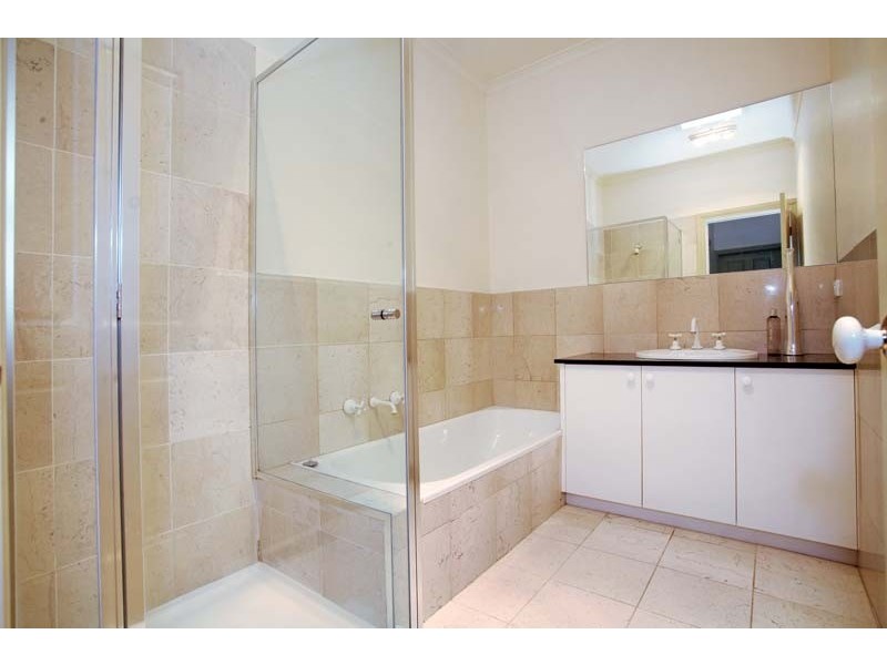 2a Edyvean Street, Surrey Hills VIC 3127