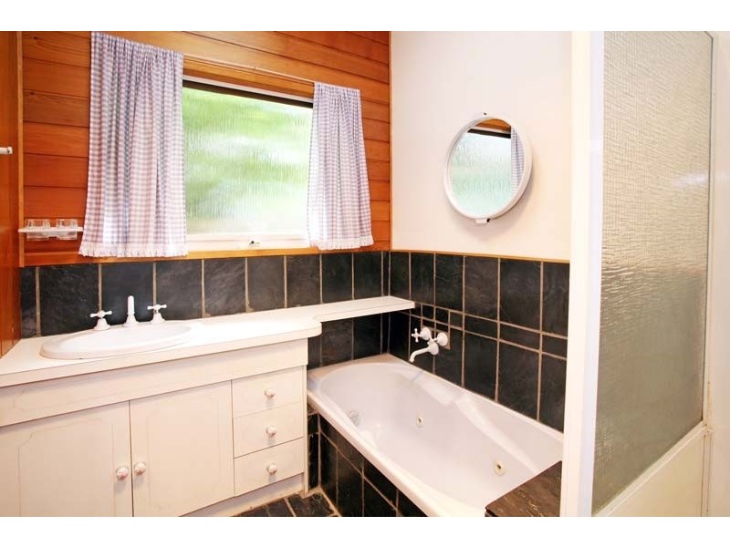 2  Gissing Street, Blackburn South VIC 3130