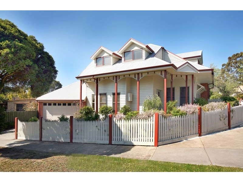 16 Warburton Road, Canterbury VIC 3126