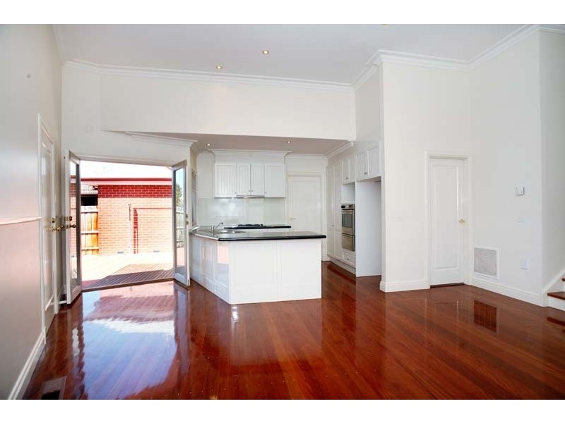 16 Warburton Road, Canterbury VIC 3126