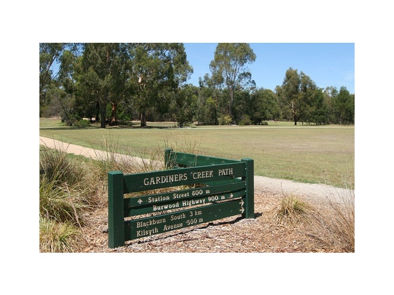 35 Inverness Avenue, Burwood VIC 3125