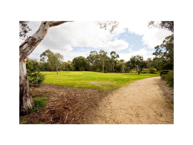 35 Inverness Avenue, Burwood VIC 3125