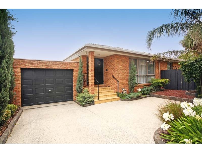 2/13  Mall Court, Blackburn North VIC 3130