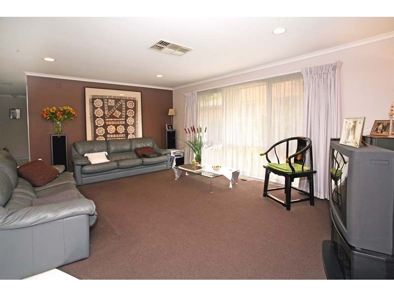 2/13  Mall Court, Blackburn North VIC 3130