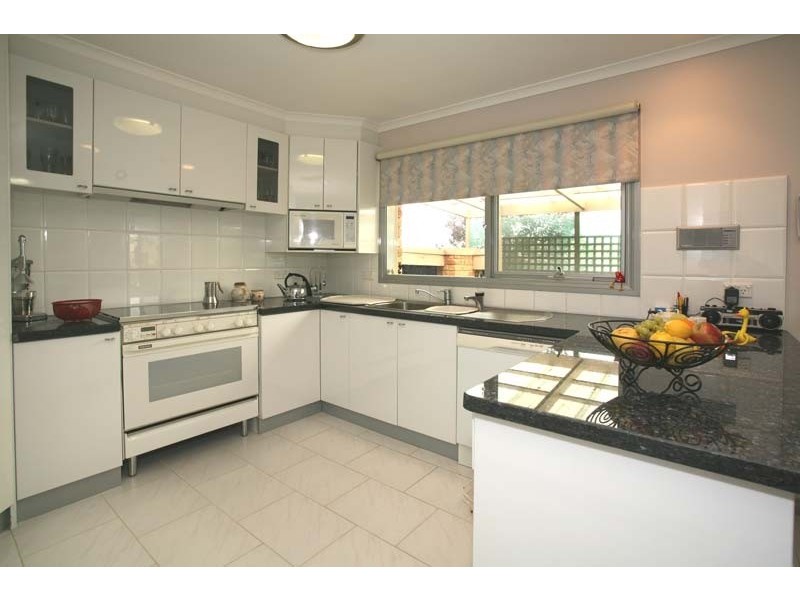 2/13  Mall Court, Blackburn North VIC 3130