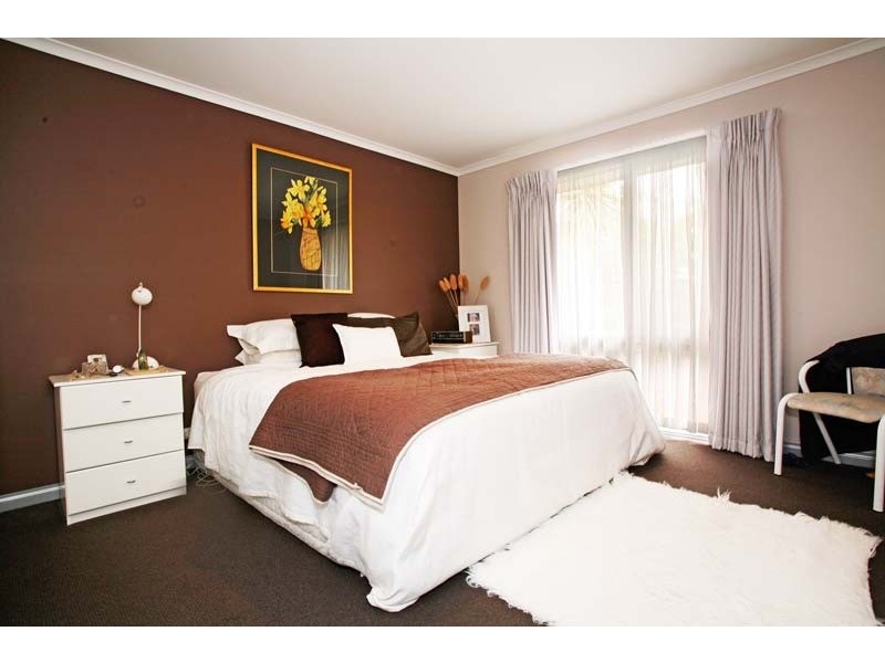 2/13  Mall Court, Blackburn North VIC 3130