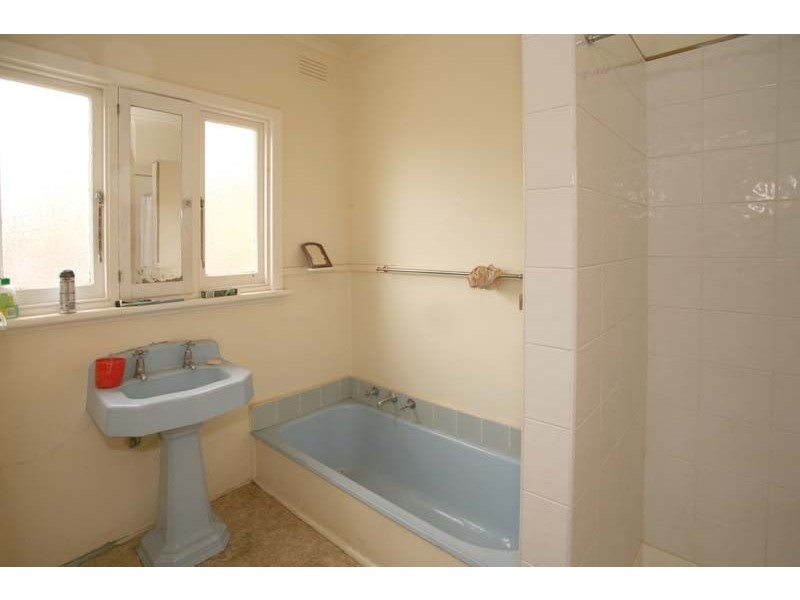 2 Pheasant Street, Burwood VIC 3125