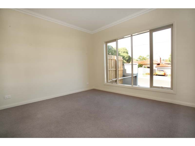 25 Kneale Drive, Box Hill North VIC 3129
