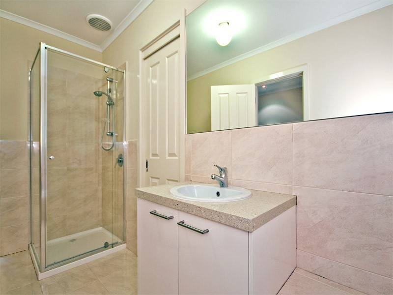 6 Ian Grove, Burwood VIC 3125